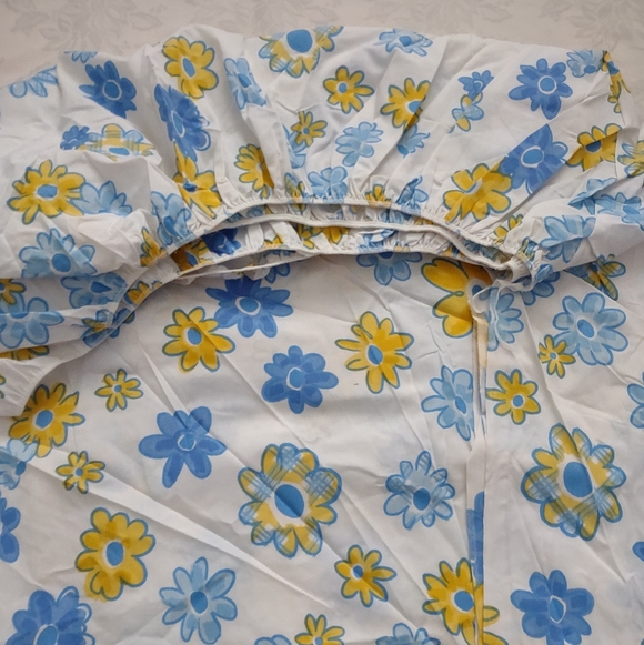Vintage No Iron Percale Floral Daisies Blue and Yellow Fitted Sheet - Picture 2 of 3